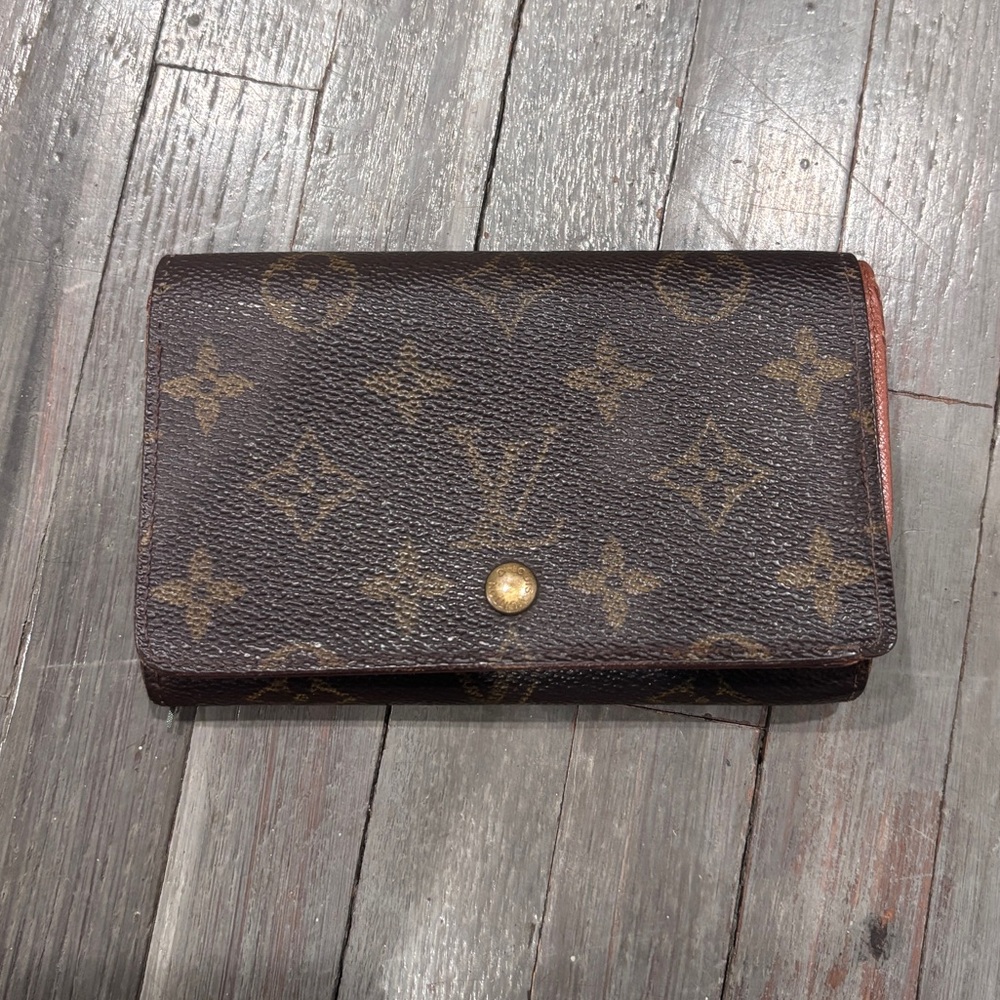 Louis Vuitton Tan Leather Wallet with Gold Button